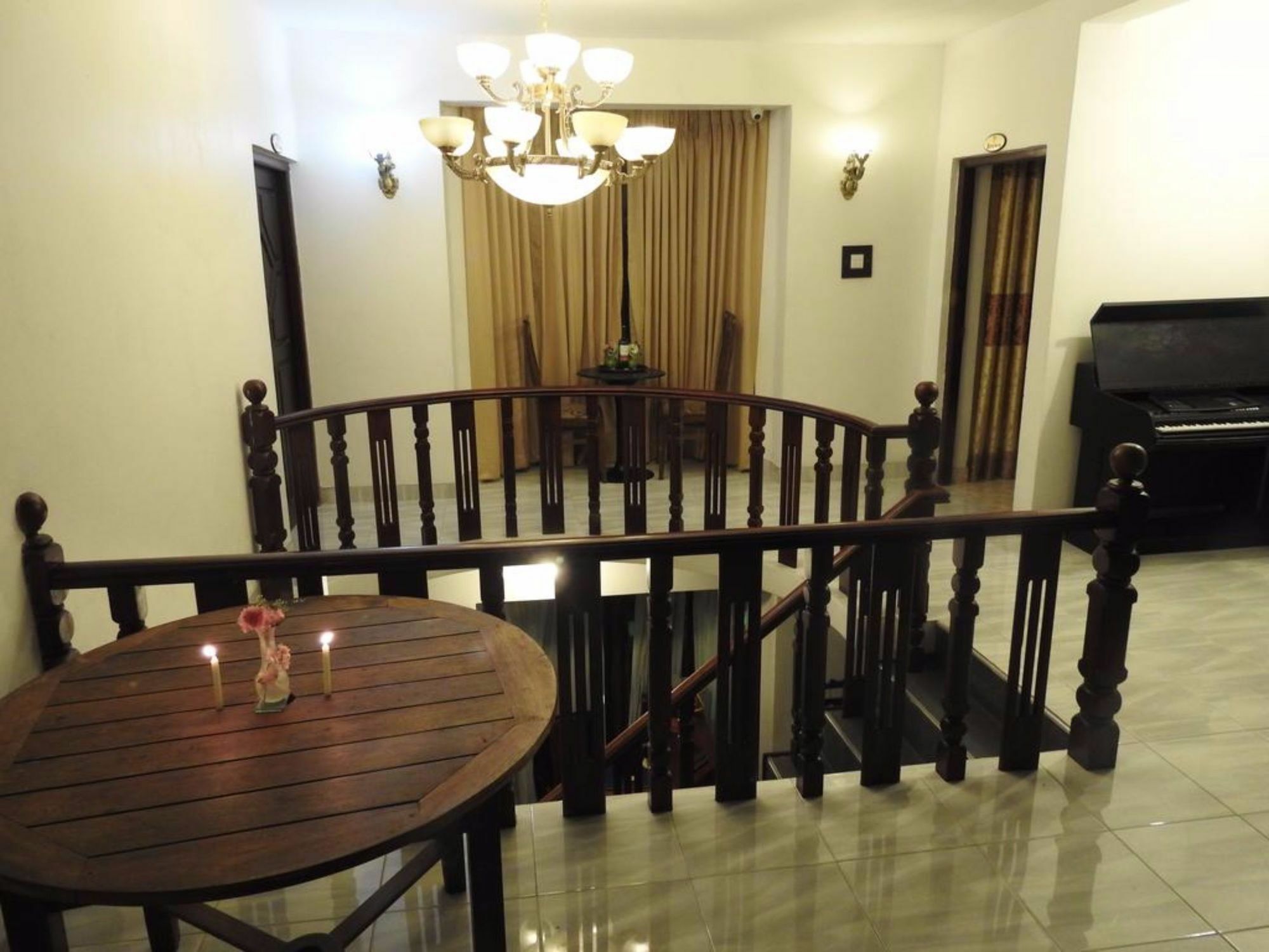 Oak Wood Inn แคนดี้ ภายนอก รูปภาพ