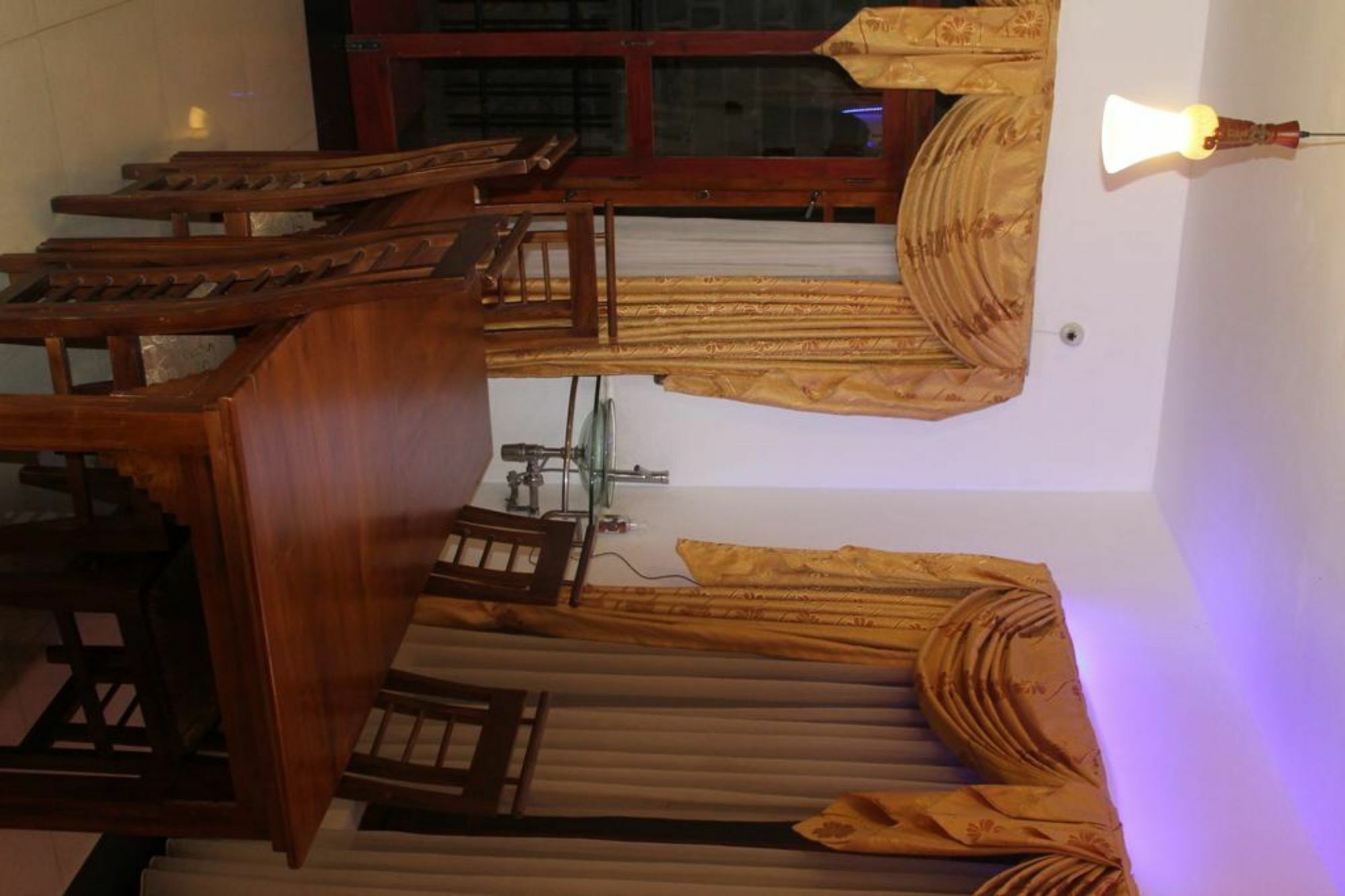 Oak Wood Inn แคนดี้ ภายนอก รูปภาพ