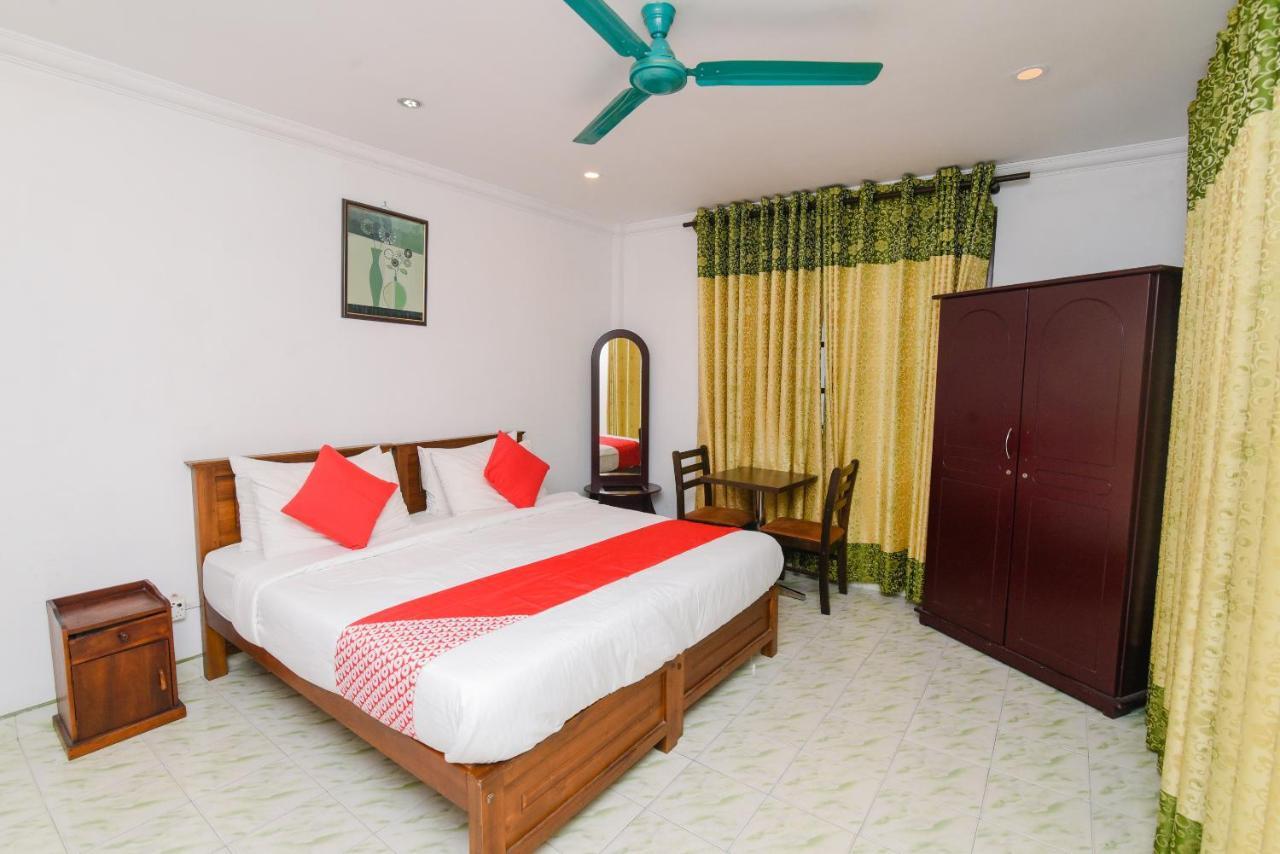 Oak Wood Inn แคนดี้ ภายนอก รูปภาพ