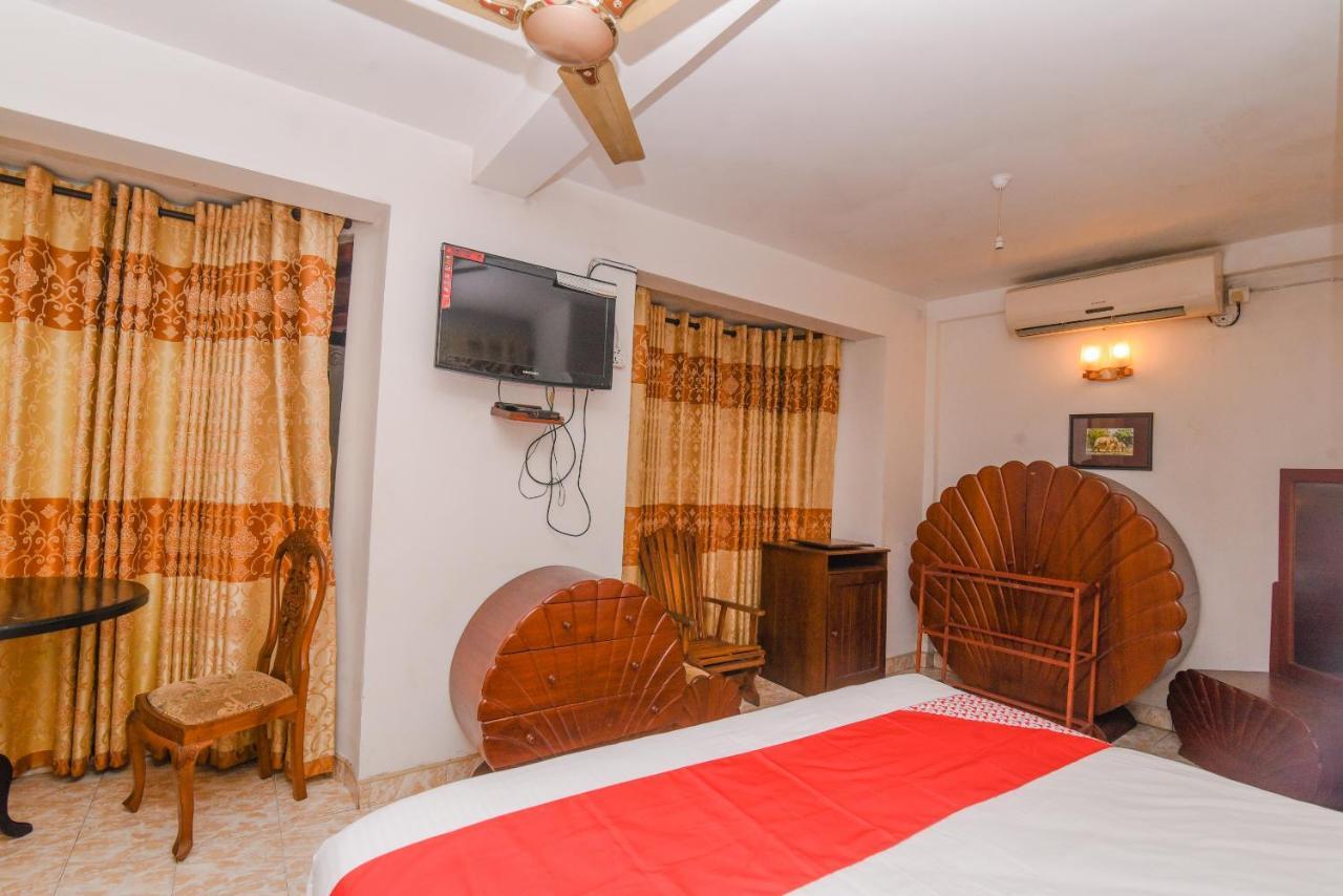 Oak Wood Inn แคนดี้ ภายนอก รูปภาพ